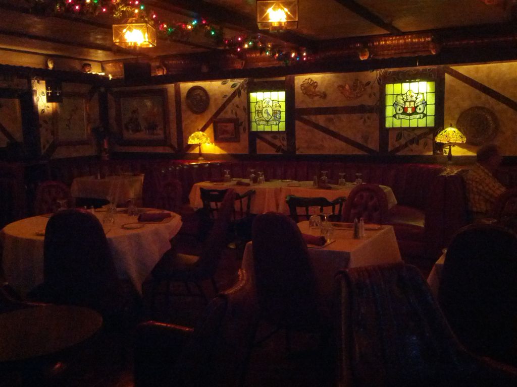 Bar dining room at Lyons - image by The Jab