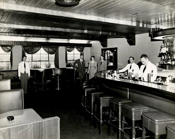 Clearman's Steak 'n Stein cocktail lounge and bar, 1946