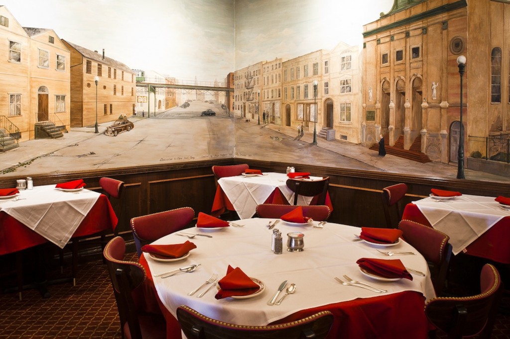 mural of old Chicago in dining room - photo by chicagonow.com