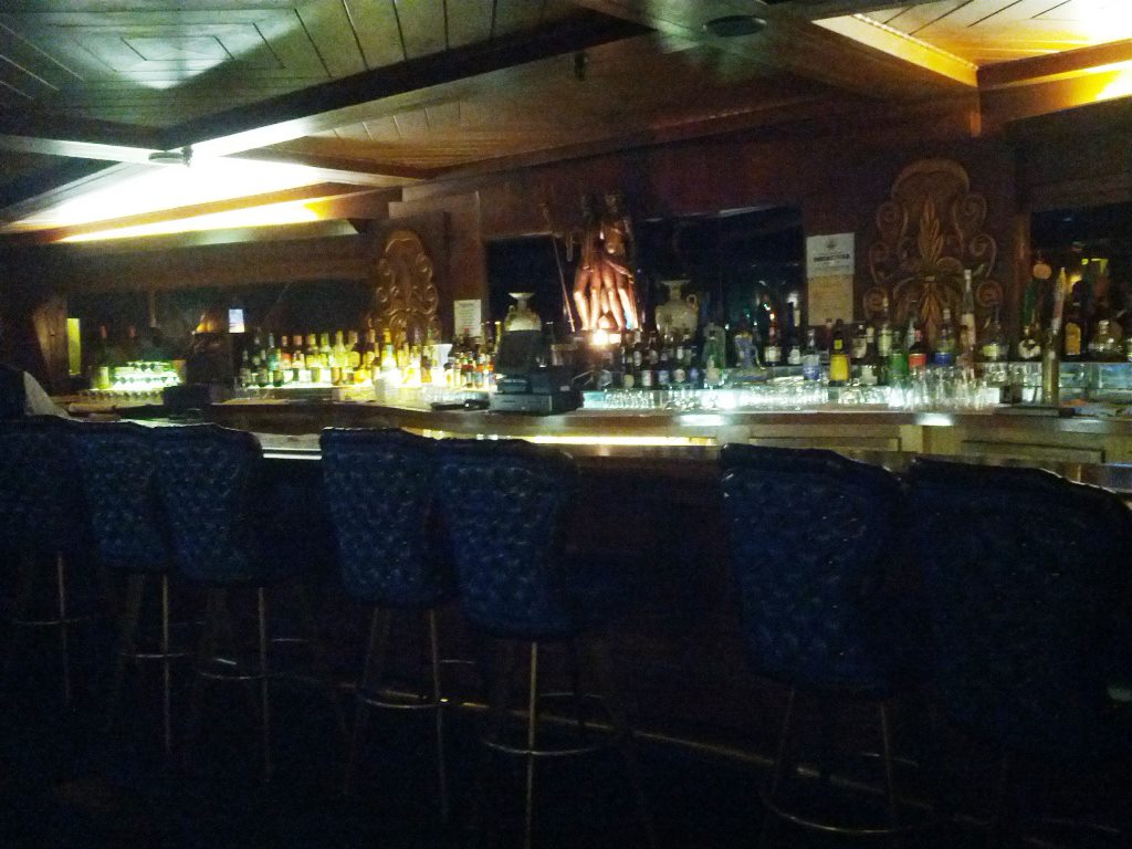Fireplace Lounge bar - photo by Dean Curtis, 2015