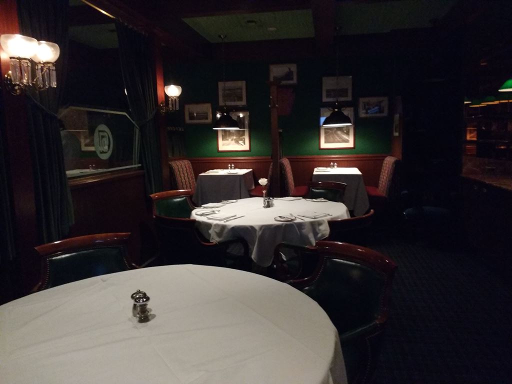 Pacific Dining Car dining room